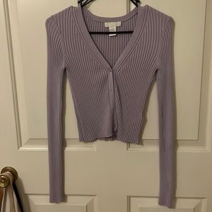 H&M light purple v-neck buttoned cardigan